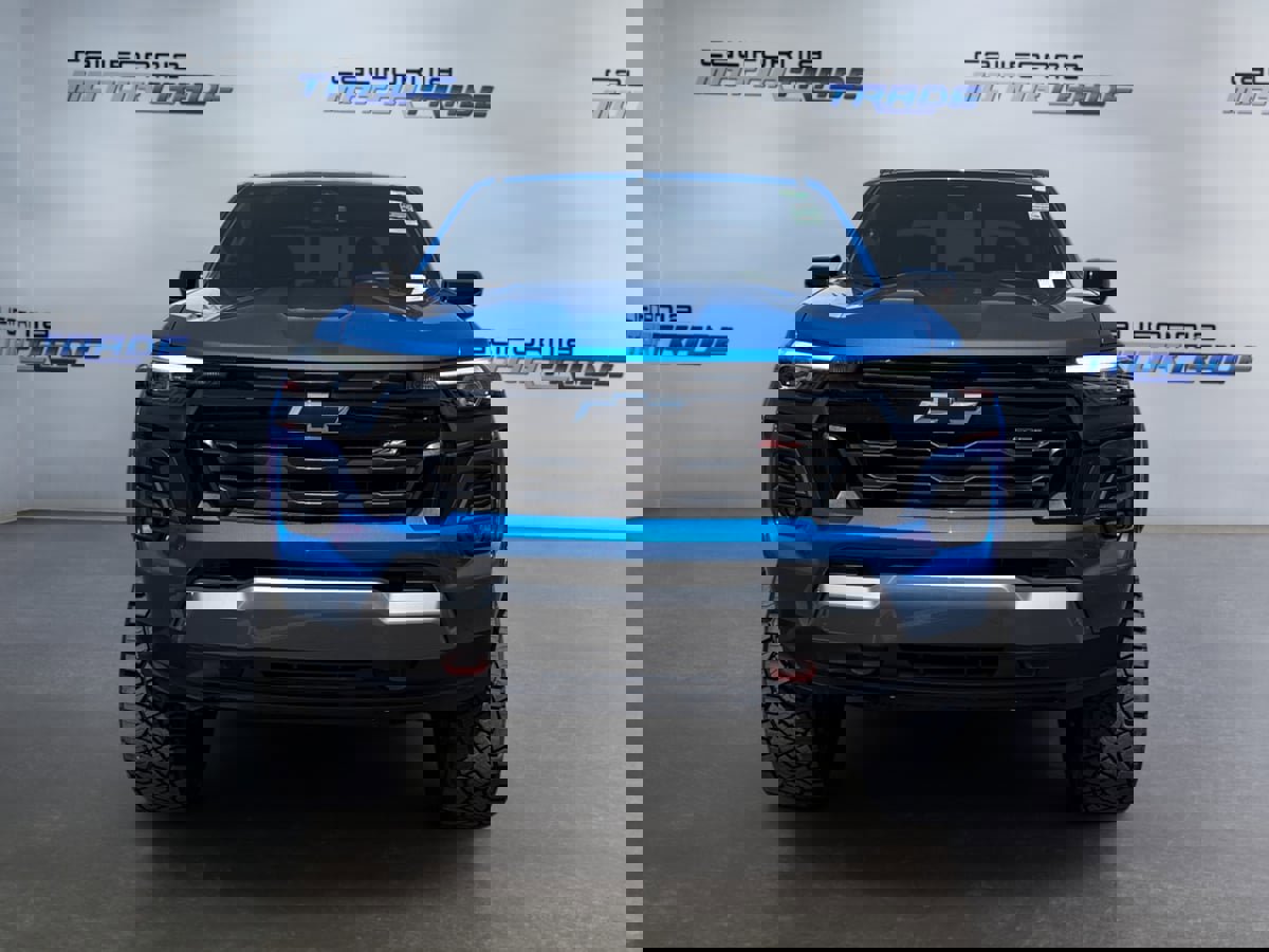 Used 2024 Chevrolet Colorado Z71 w/ Z71 Convenience Package 2 image 2