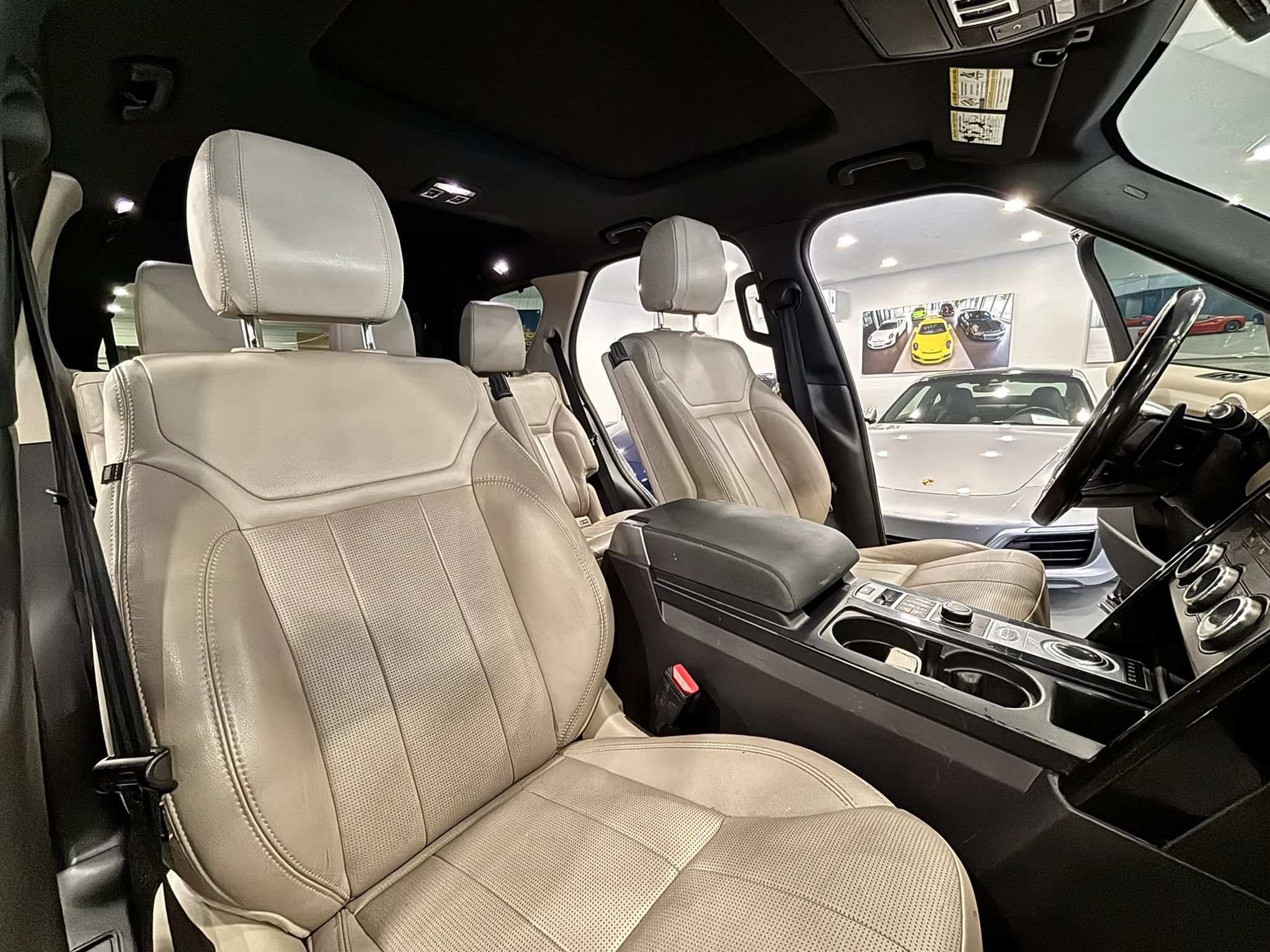 Used 2017 Land Rover Discovery SE AWD/4WD image 23