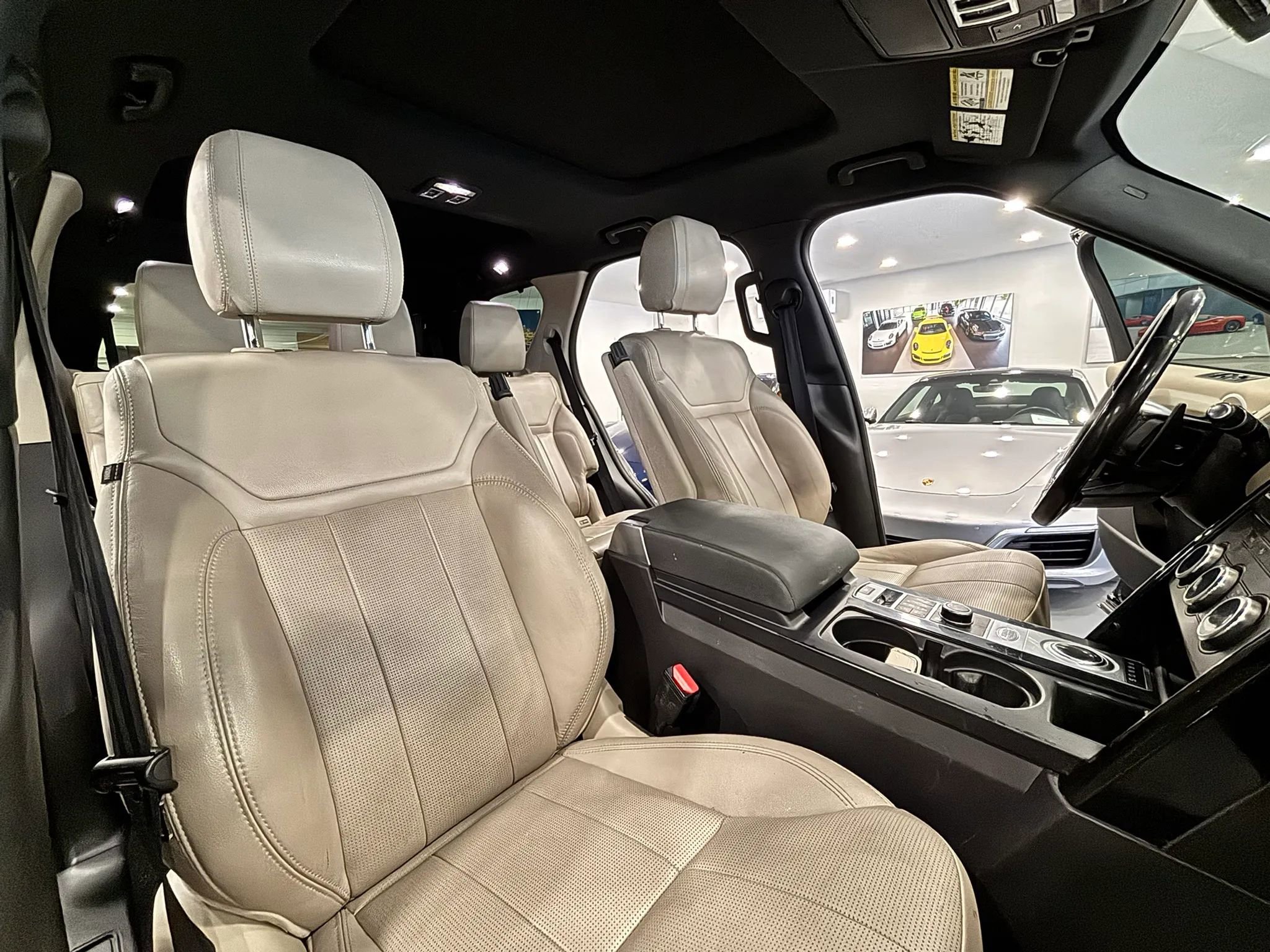 Used 2017 Land Rover Discovery SE AWD/4WD image 23