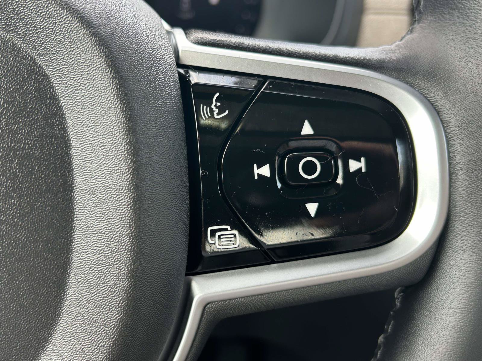 Certified 2025 Volvo XC90 B6 Core w/ Climate Package AWD/4WD image 27