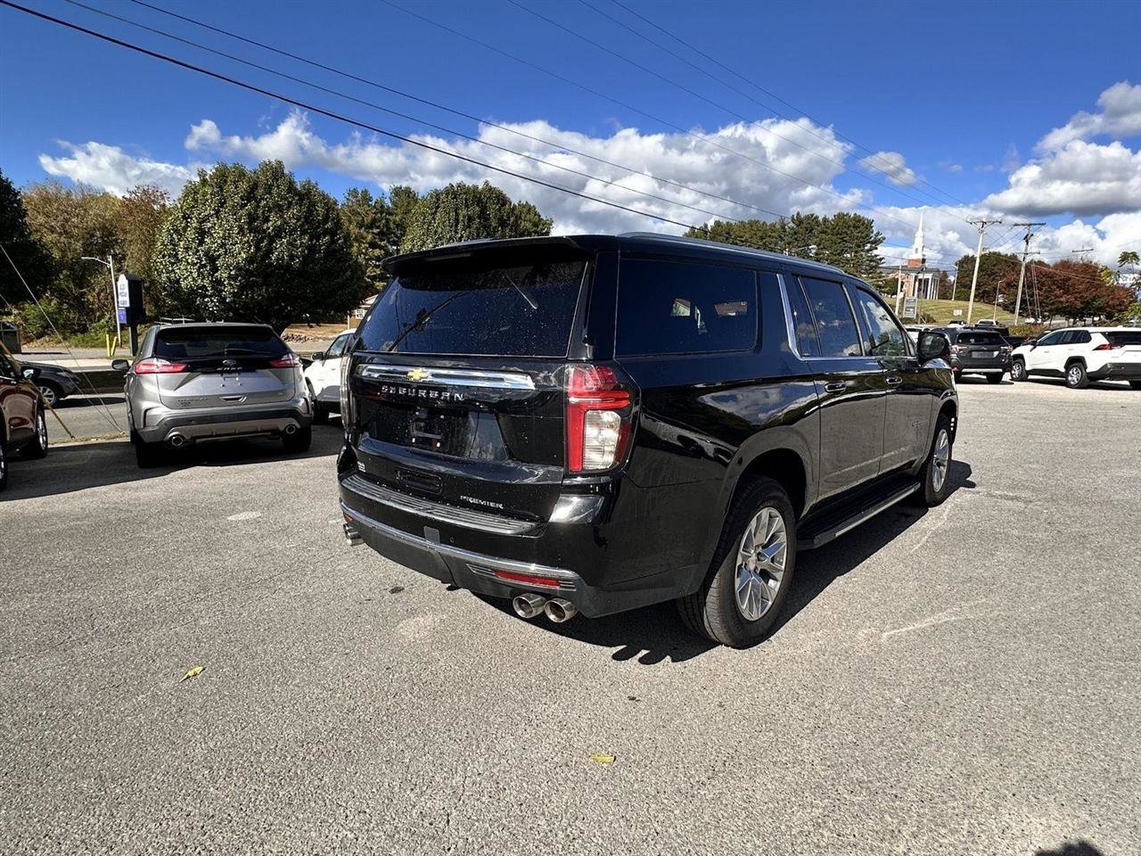 Used 2021 Chevrolet Suburban Premier w/ Premium Package RWD image 5