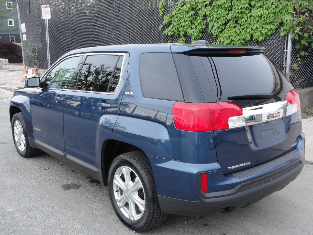 Used 2017 GMC Terrain SLE AWD/4WD image 3