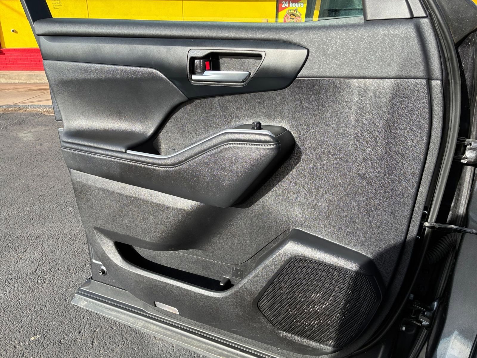 Used 2025 Toyota Highlander XSE image 18