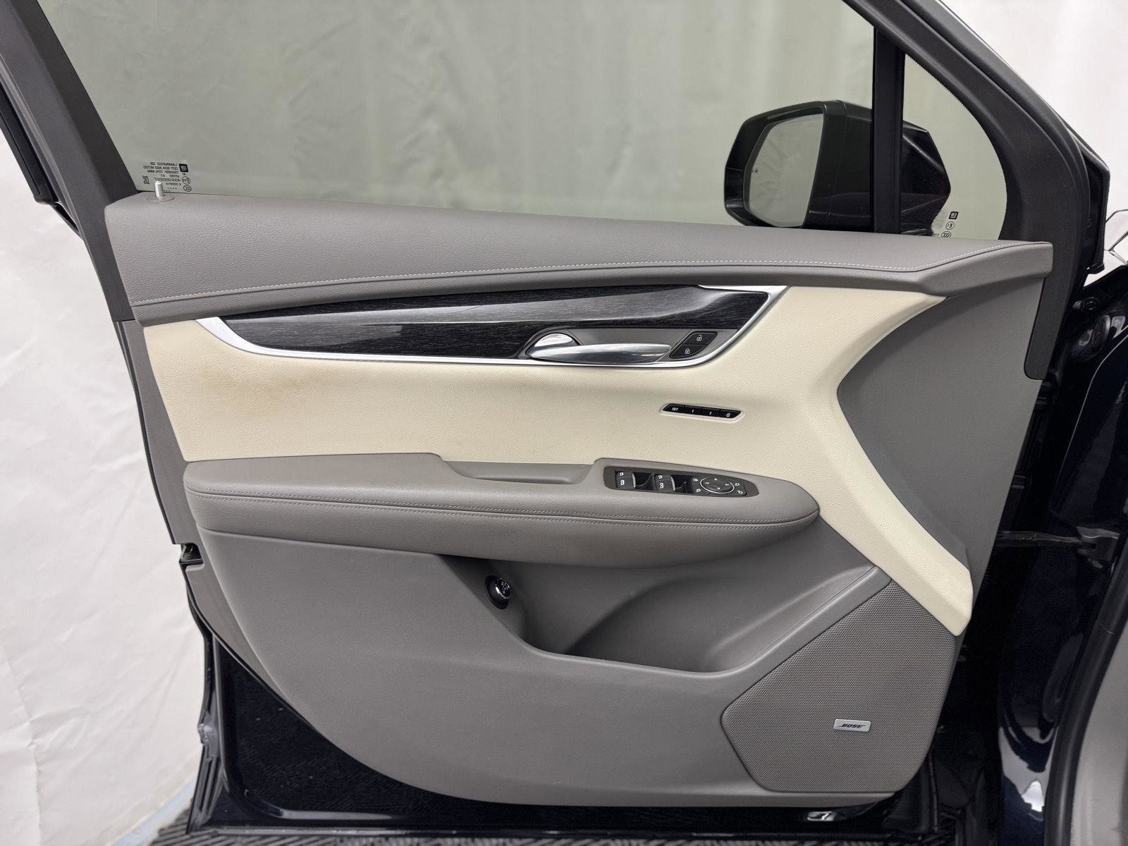 Used 2021 Cadillac XT6 Premium Luxury image 17