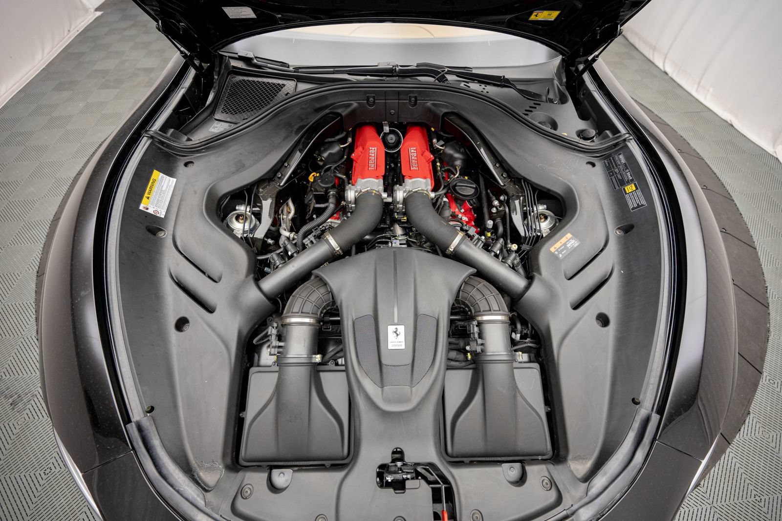 Used 2024 Ferrari Roma Spider RWD image 32