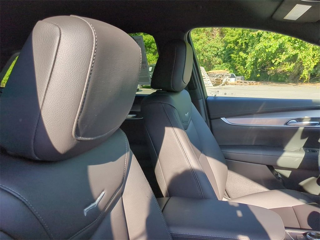 New 2025 Cadillac XT5 Luxury image 27