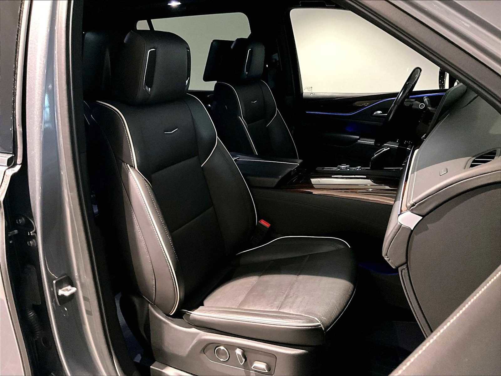 Used 2021 Cadillac Escalade ESV Premium Luxury w/ Driver Assist Tech Package image 19