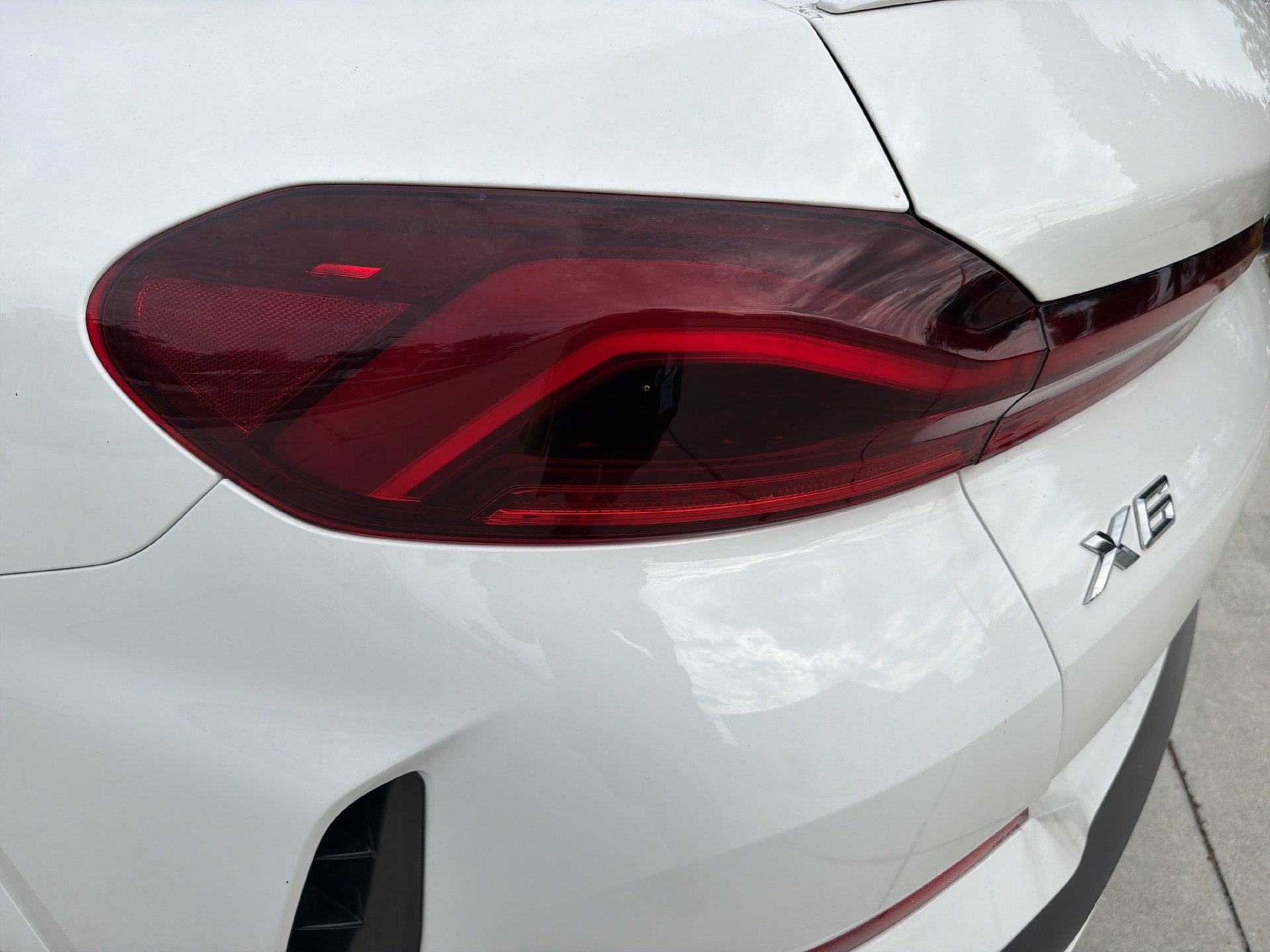 Certified 2023 BMW X6 xDrive40i w/ M Sport Package AWD/4WD image 11