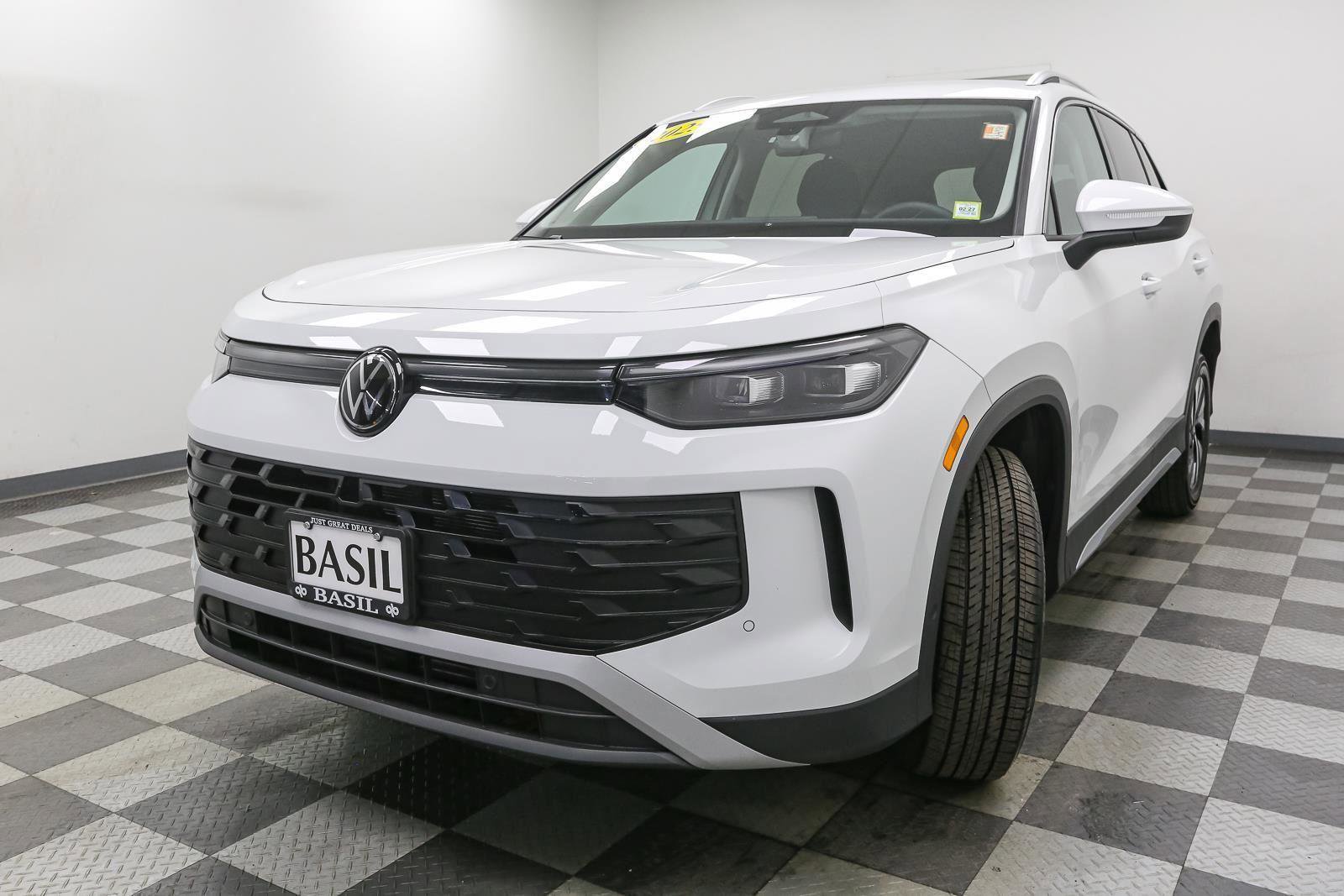 Used 2025 Volkswagen Tiguan S image 4