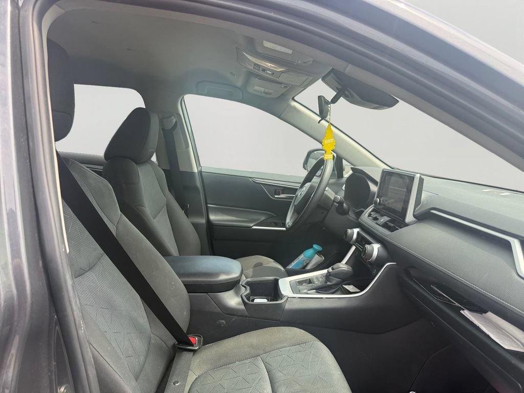 Used 2025 Toyota RAV4 XLE AWD/4WD image 11