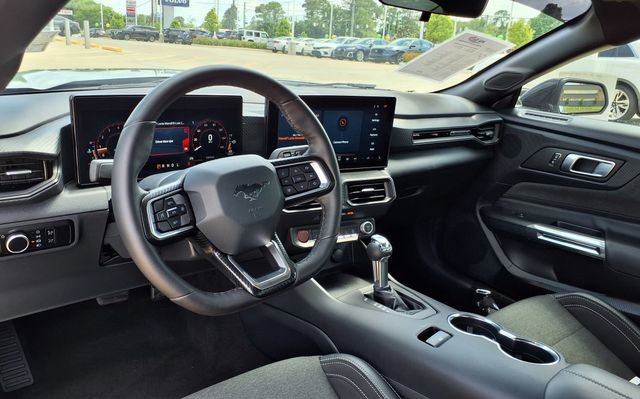Used 2024 Ford Mustang Coupe image 18