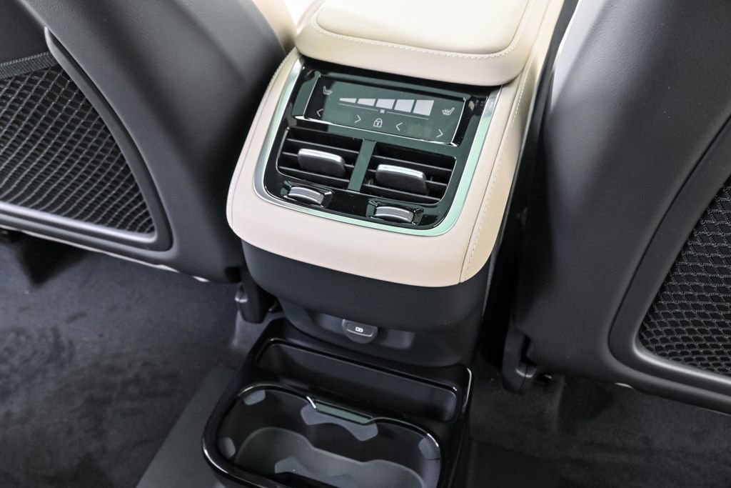 New 2026 Volvo XC90 B5 Ultra w/ Protection Package image 20