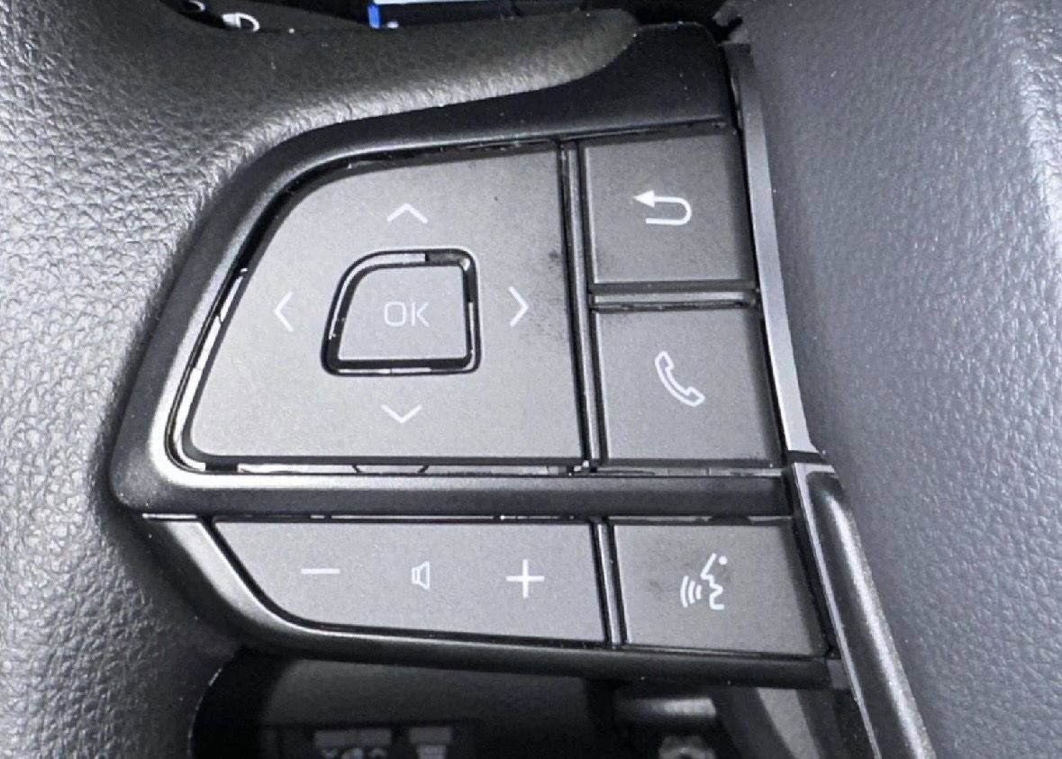 Used 2025 Toyota Sienna LE image 27