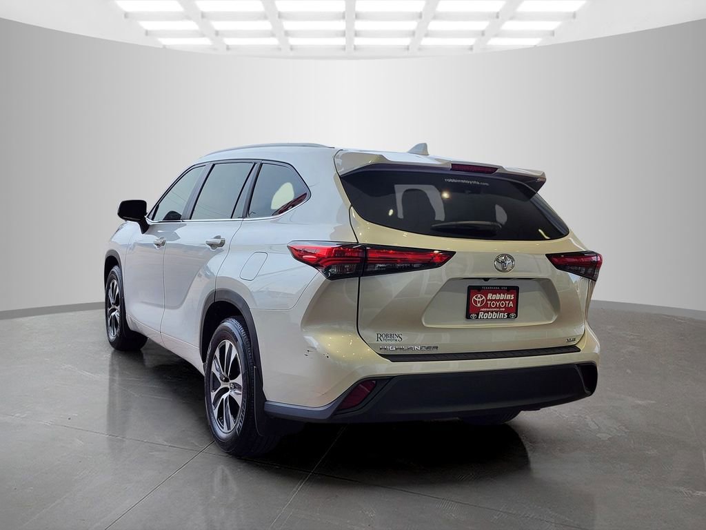 Used 2023 Toyota Highlander XLE image 7