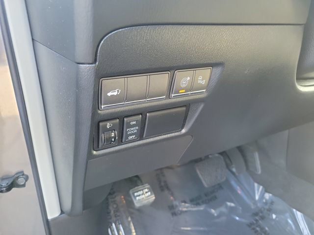 Used 2016 INFINITI QX80 4WD w/ Driver's Assistance Package image 22