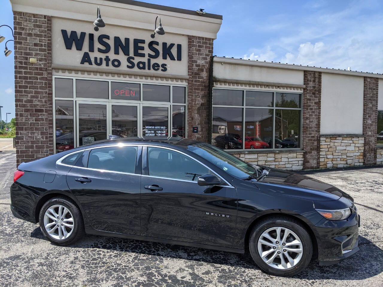 Used 2016 Chevrolet Malibu LT FWD image 2