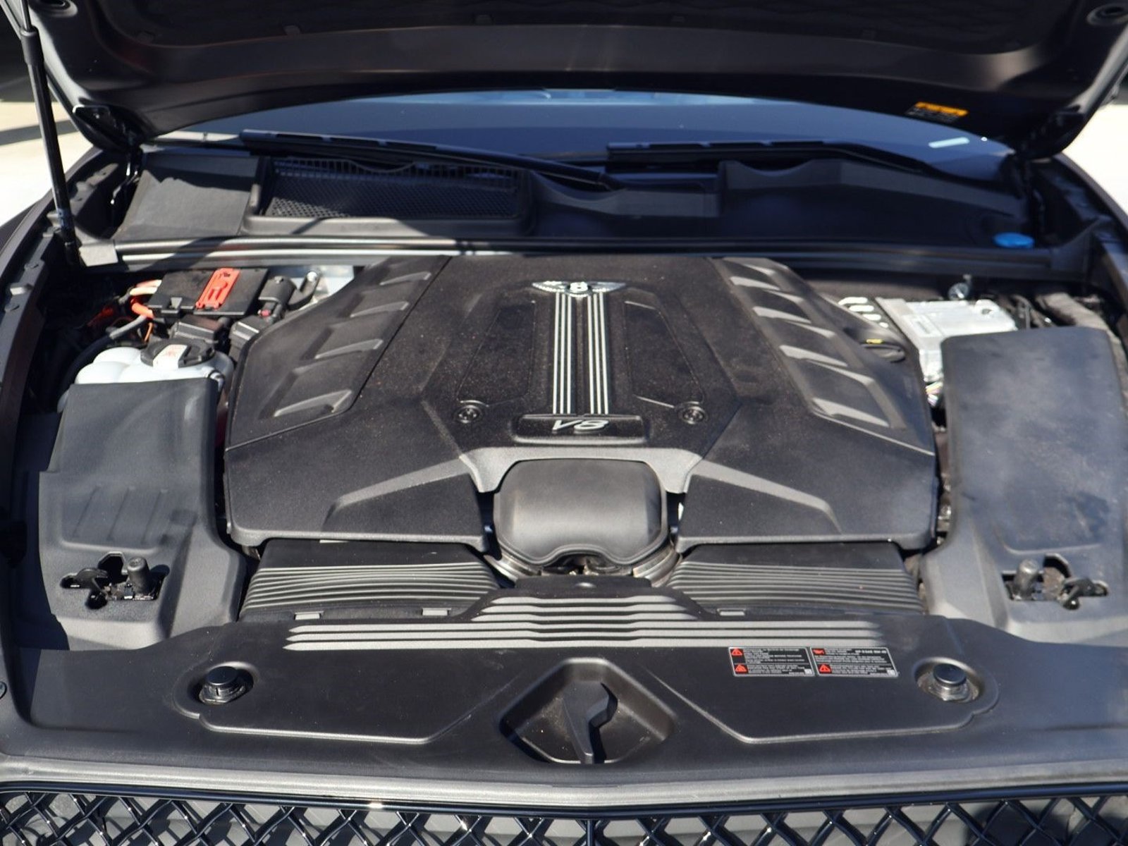 Certified 2025 Bentley Bentayga AWD/4WD image 22