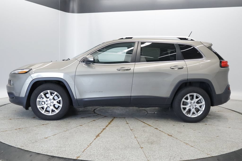 Certified 2016 Jeep Cherokee Latitude w/ Cold Weather Group FWD image 2