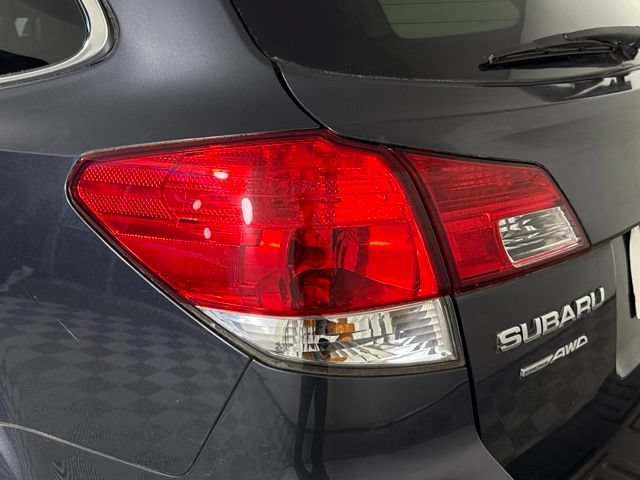 Used 2013 Subaru Outback 2.5i Limited w/ Moonroof Pkg AWD/4WD image 14