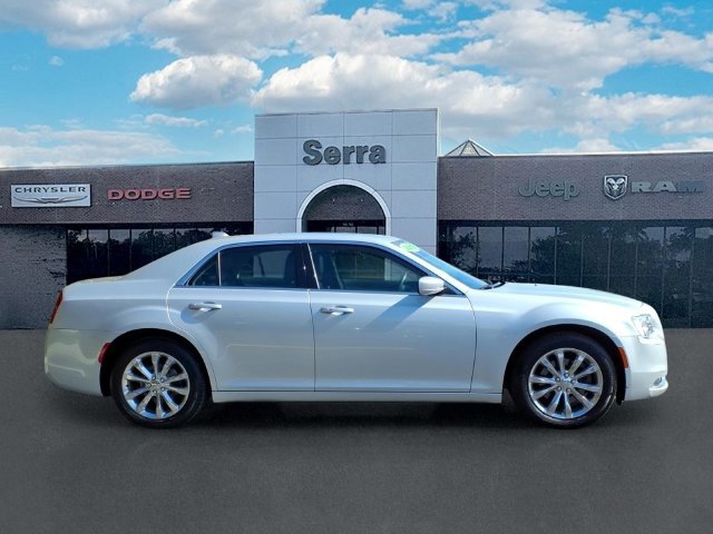 Used 2019 Chrysler 300 Touring L w/ Quick Order Package 22F AWD/4WD image 8