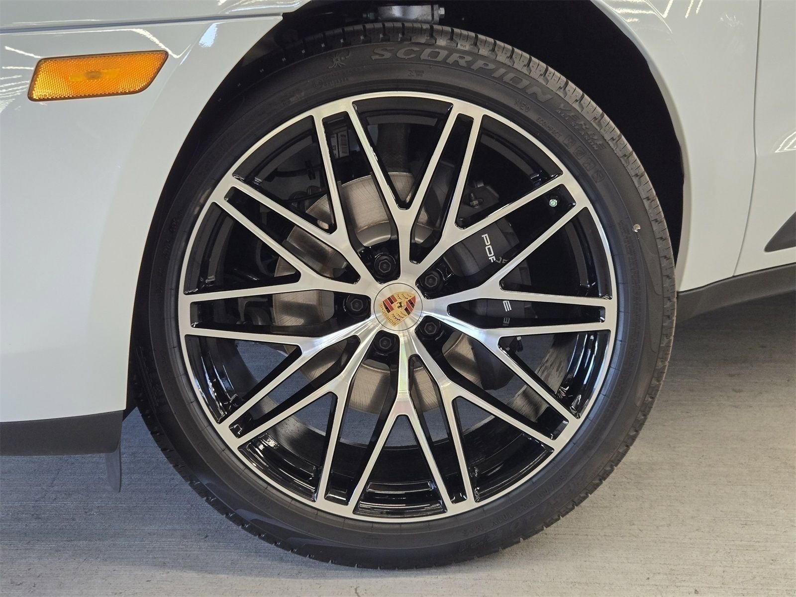 Used 2025 Porsche Macan Base image 24