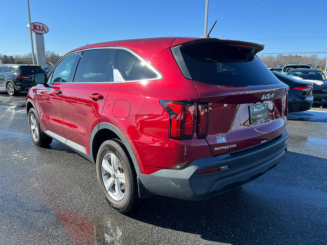 Used 2023 Kia Sorento LX image 3