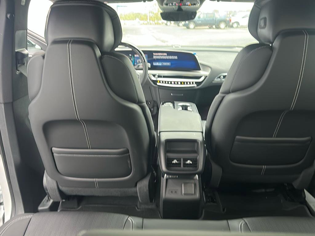 New 2025 Cadillac Lyriq Luxury image 9