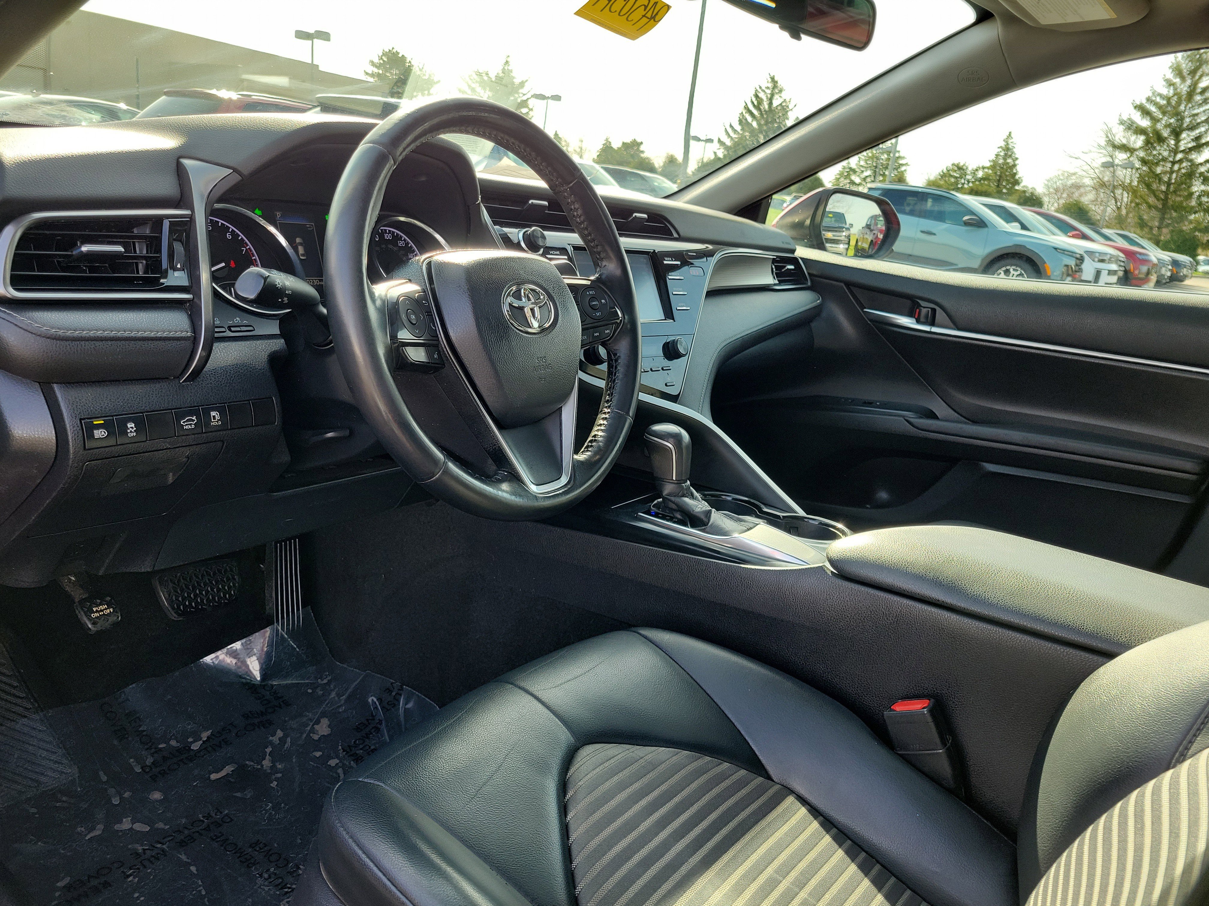Used 2020 Toyota Camry SE FWD image 19