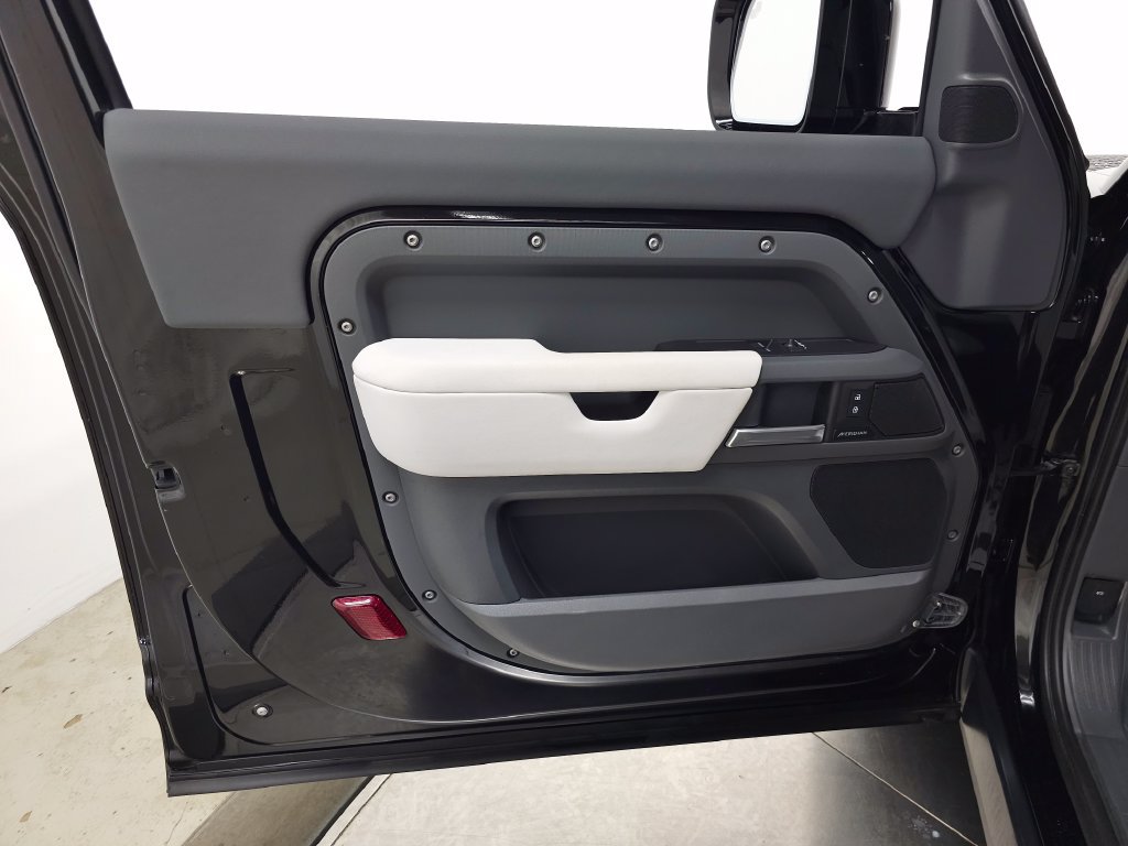 Used 2025 Land Rover Defender 90 S AWD/4WD image 12