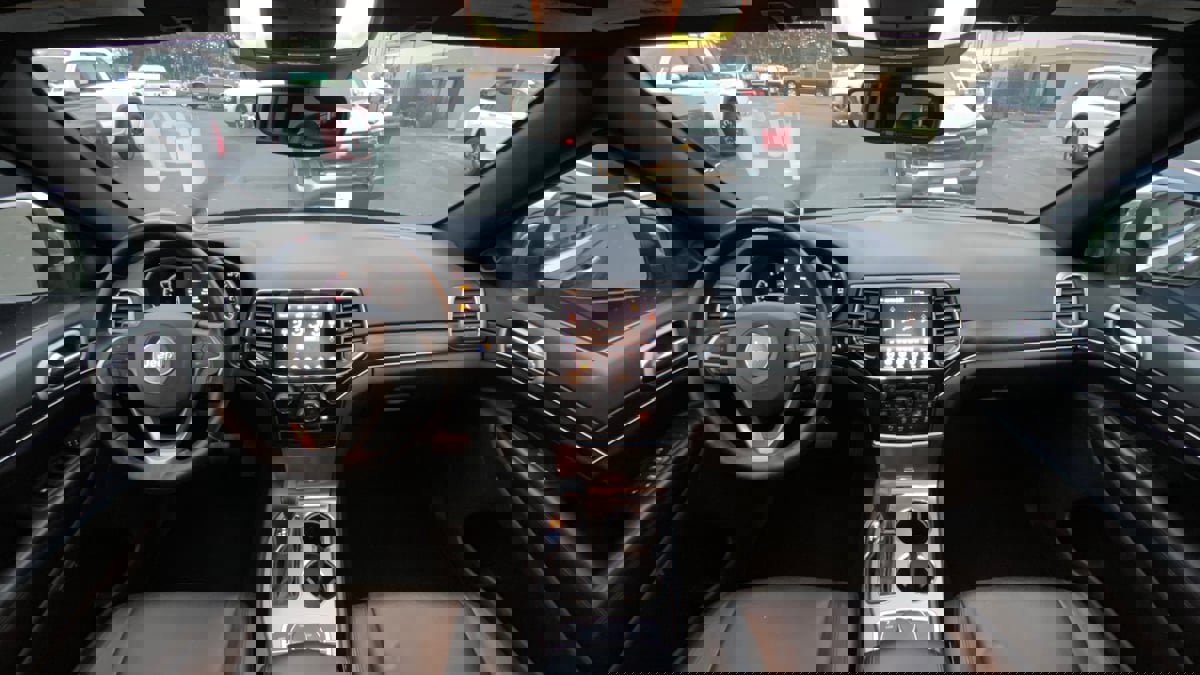 Used 2020 Jeep Grand Cherokee Limited image 32