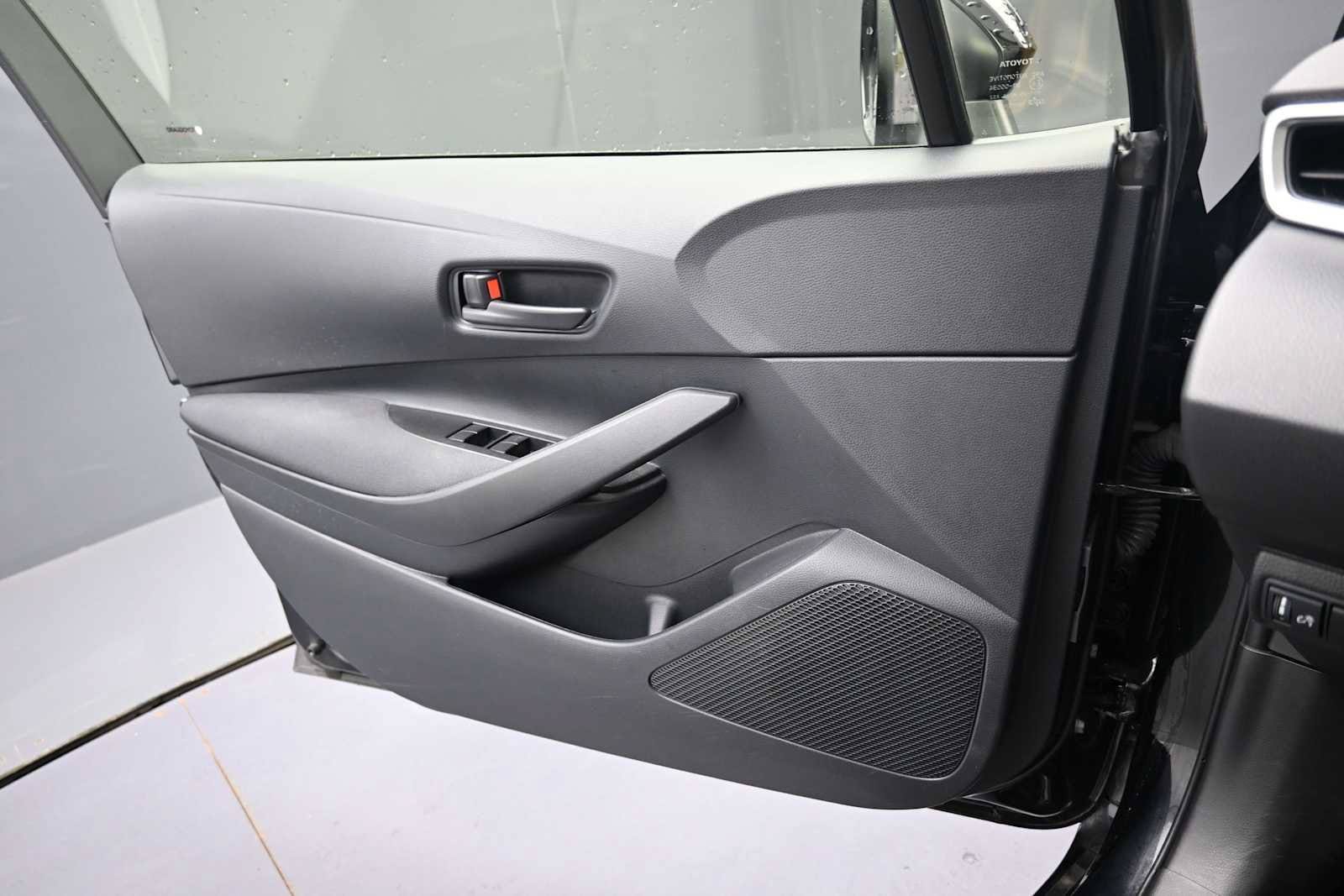 Used 2023 Toyota Corolla LE FWD image 11