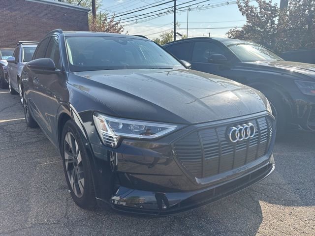Used 2023 Audi e-tron Premium w/ Convenience Plus Package AWD/4WD image 11