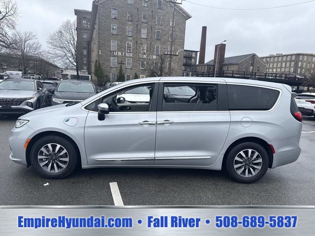 Used 2023 Chrysler Pacifica Limited FWD image 11