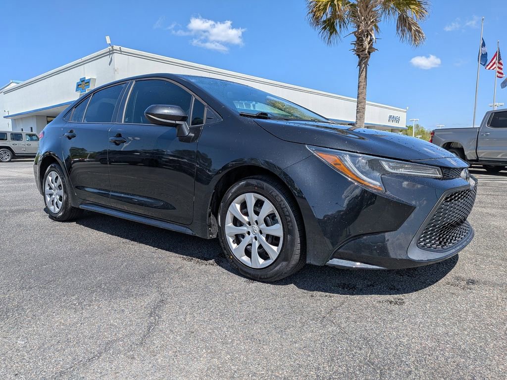 Used 2021 Toyota Corolla LE image 2
