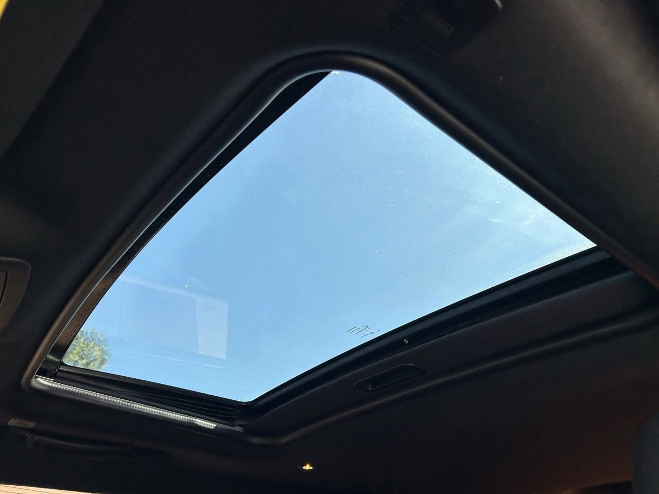 Used 2019 Dodge Challenger SXT image 31