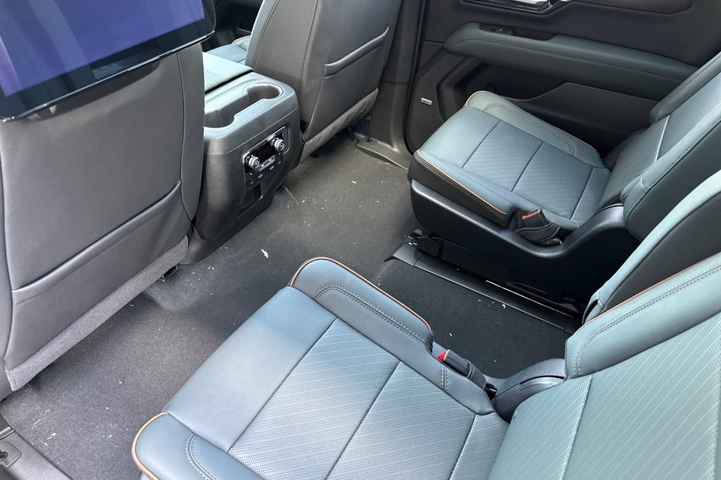 New 2026 GMC Yukon XL AT4 w/ AT4 Premium Plus Package AWD/4WD image 12