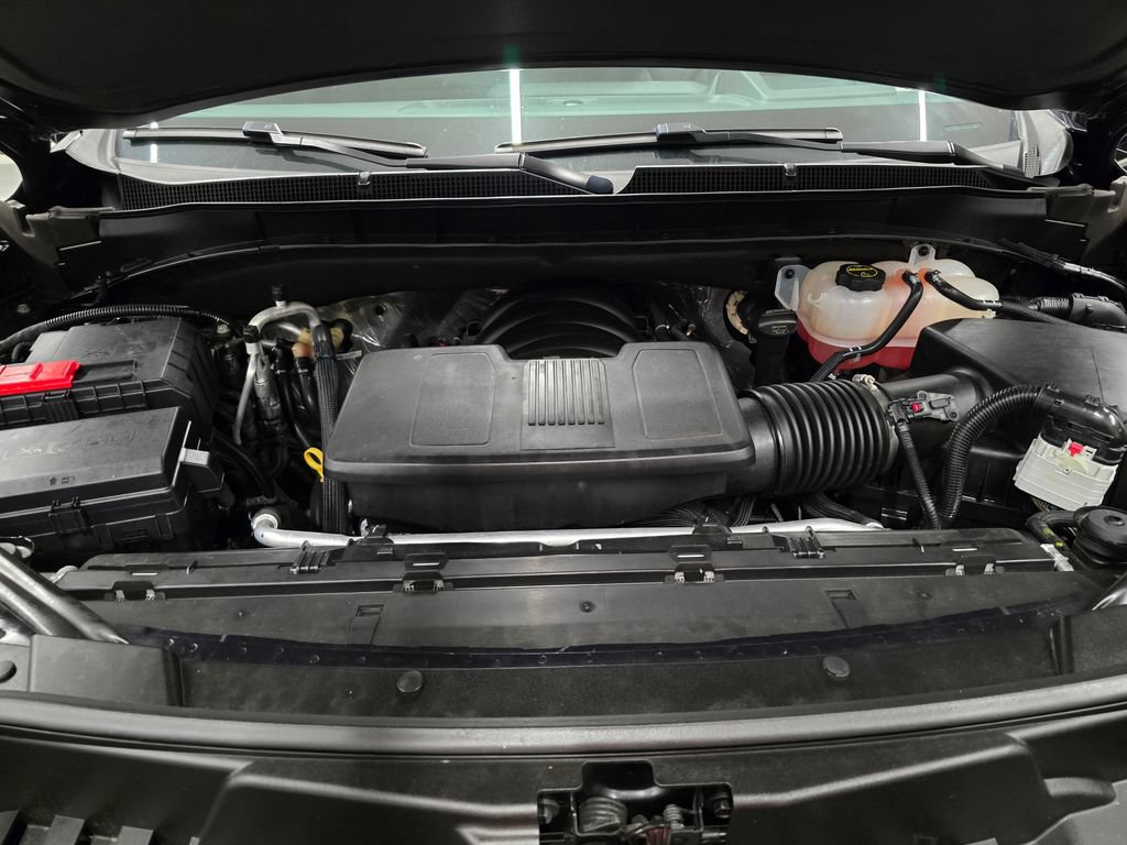 Used 2025 Chevrolet Suburban High Country RWD image 14