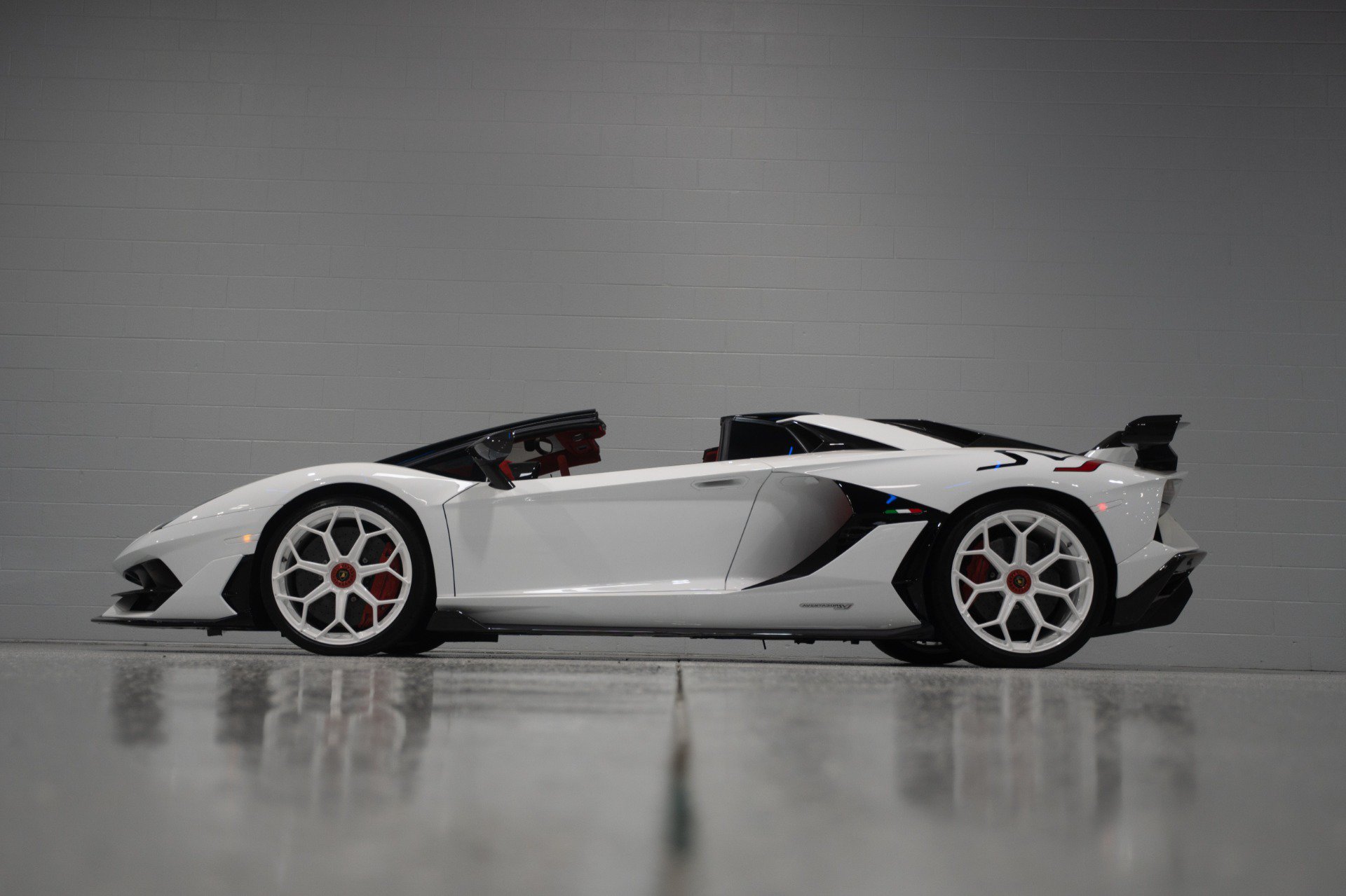 Used 2020 Lamborghini Aventador SVJ AWD/4WD image 39