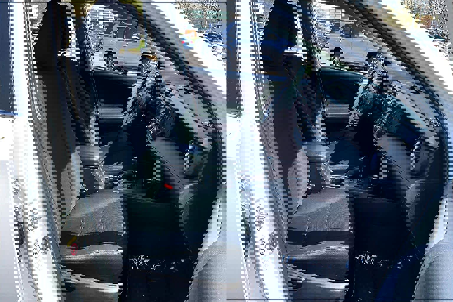 Used 2018 Toyota RAV4 LE image 9