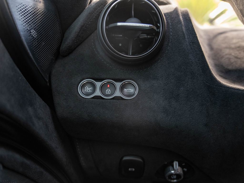 Used 2024 McLaren 750S image 24