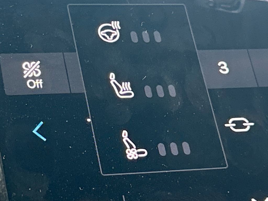 Used 2023 Volvo XC90 B6 Ultimate w/ Protection Package Premier image 32