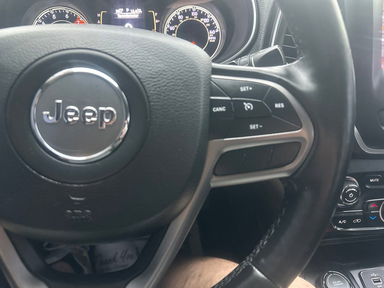 Used 2020 Jeep Cherokee Latitude Plus w/ Cold Weather Group AWD/4WD image 25