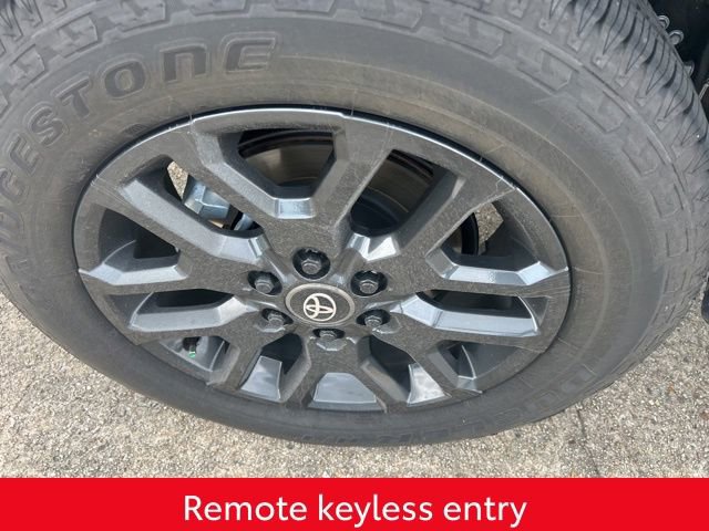 Used 2025 Toyota Tundra Limited AWD/4WD image 13