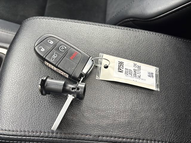 Used 2018 Jeep Grand Cherokee Altitude AWD/4WD image 29