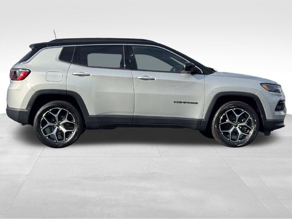 Used 2025 Jeep Compass Limited AWD/4WD image 8