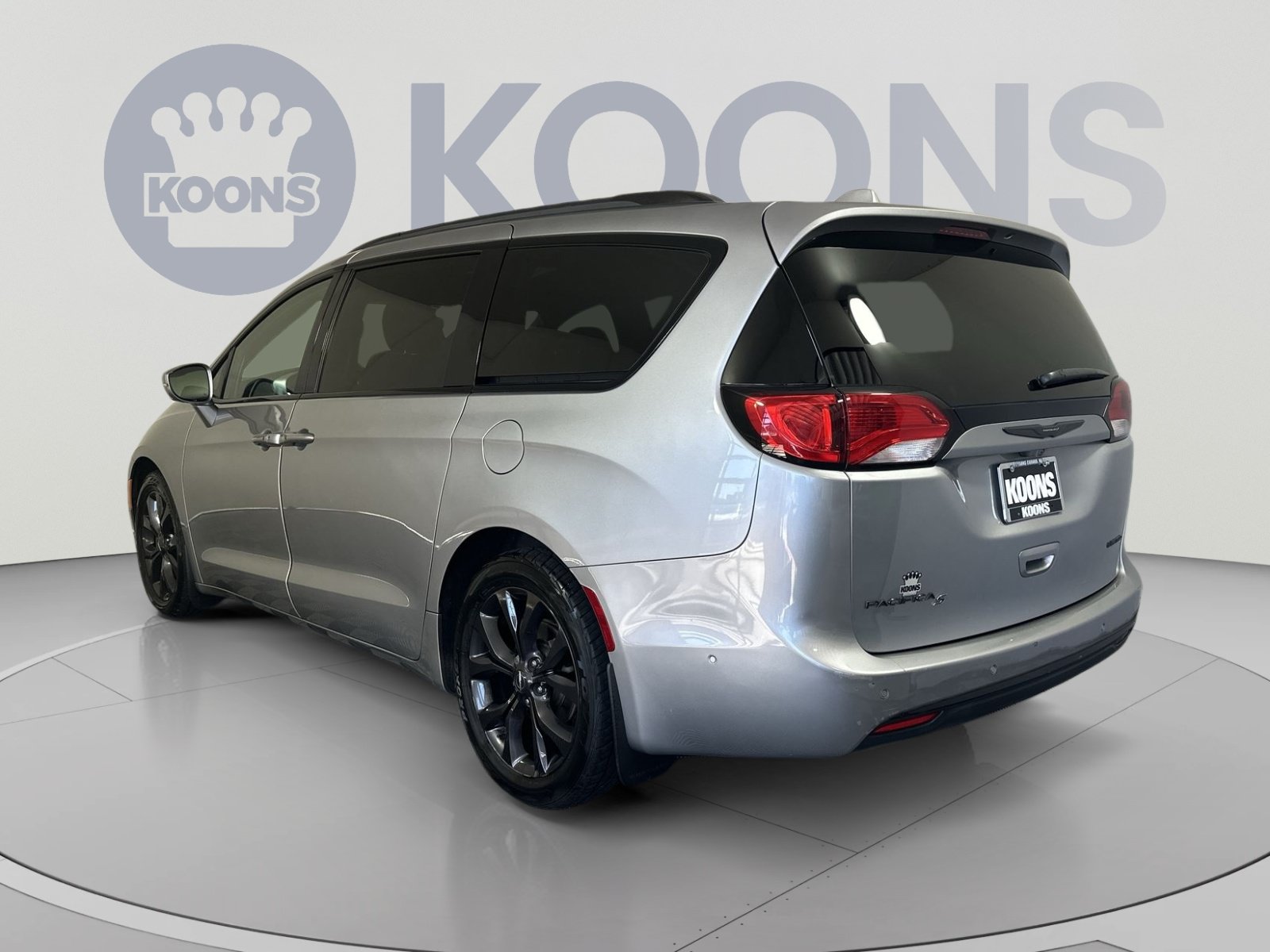 Used 2019 Chrysler Pacifica Limited w/ Advanced Safetytec Group FWD image 4