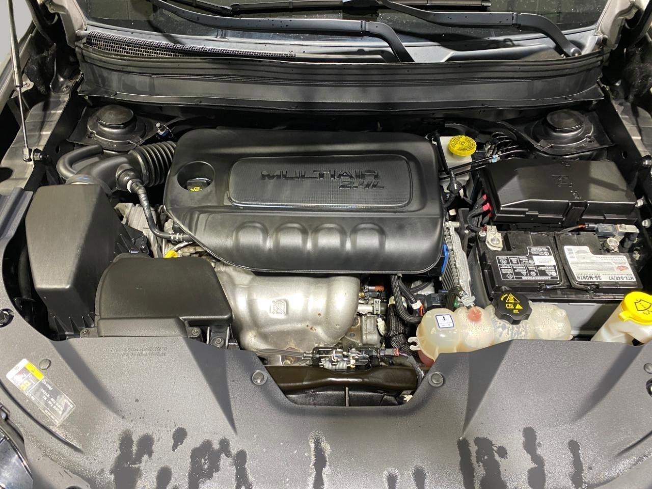 Used 2019 Jeep Cherokee Latitude Plus w/ Cold Weather Group AWD/4WD image 23