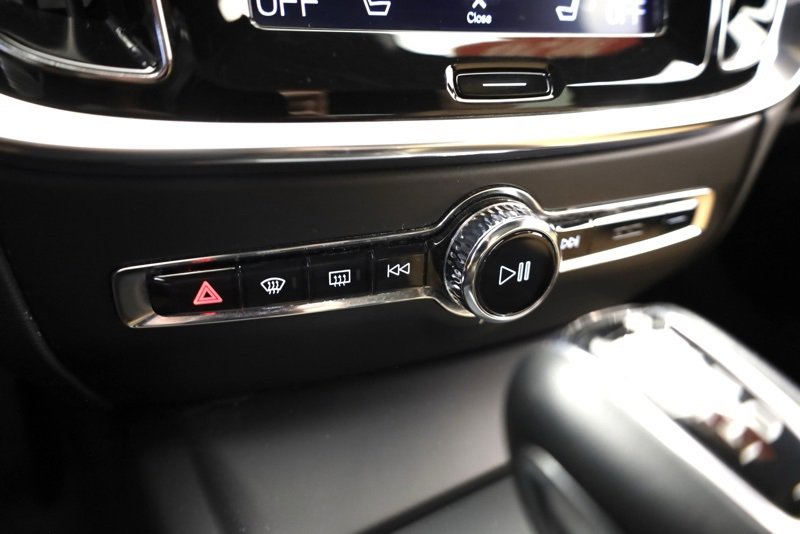 Used 2020 Volvo V60 T5 Cross Country w/ Protection Package Premier image 20