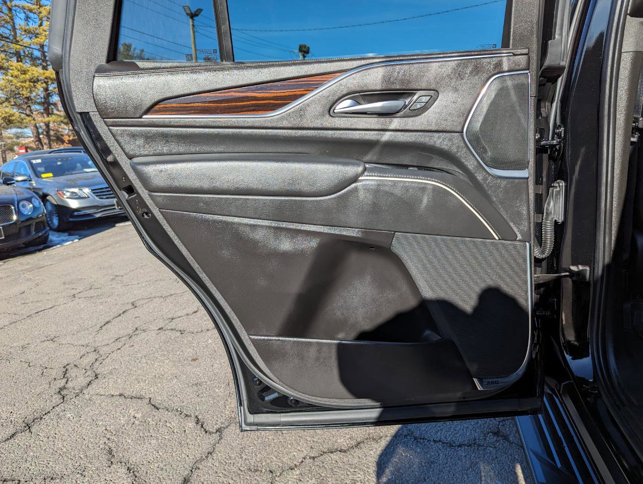 Used 2022 Cadillac Escalade Premium Luxury image 34