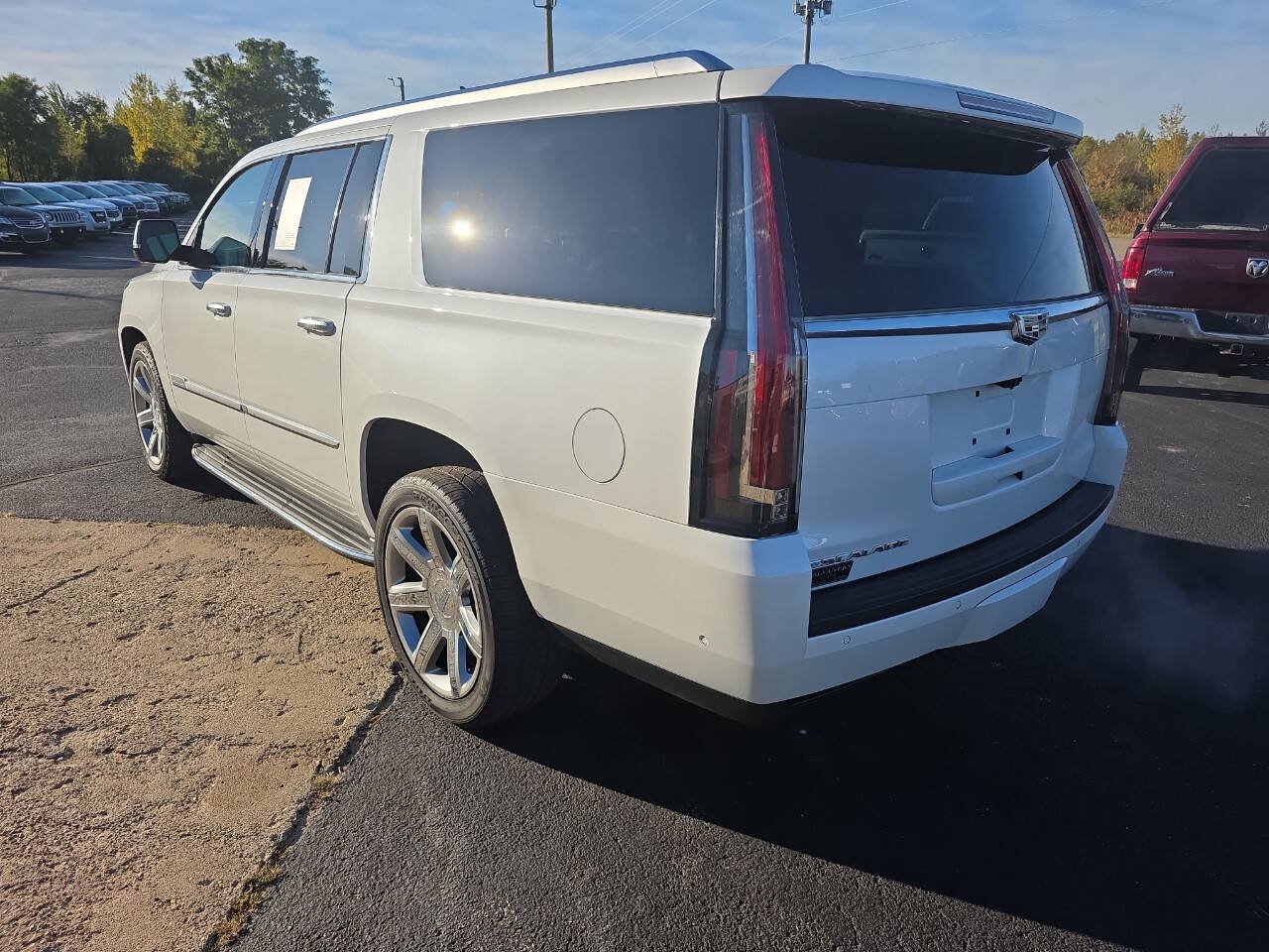 Used 2020 Cadillac Escalade ESV Luxury AWD/4WD image 8